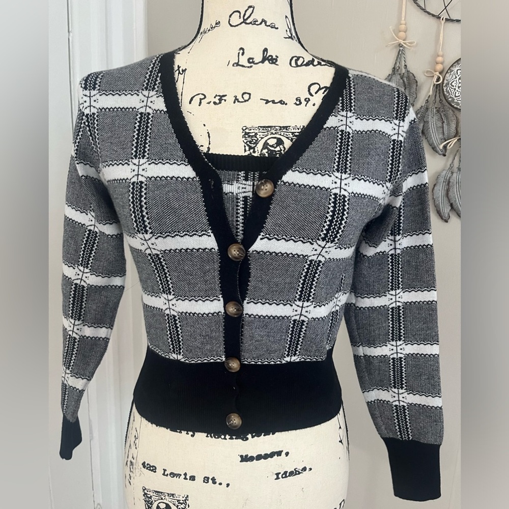 Plaid SHEIN 2 piece sweater set.Black & white cropped sweater with tube top.
